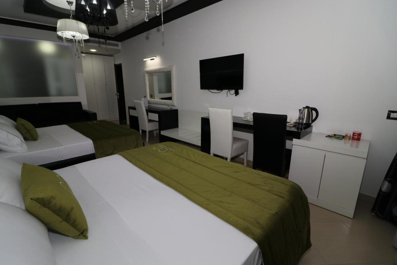 Cc Hotel & Residence Vlorë Esterno foto