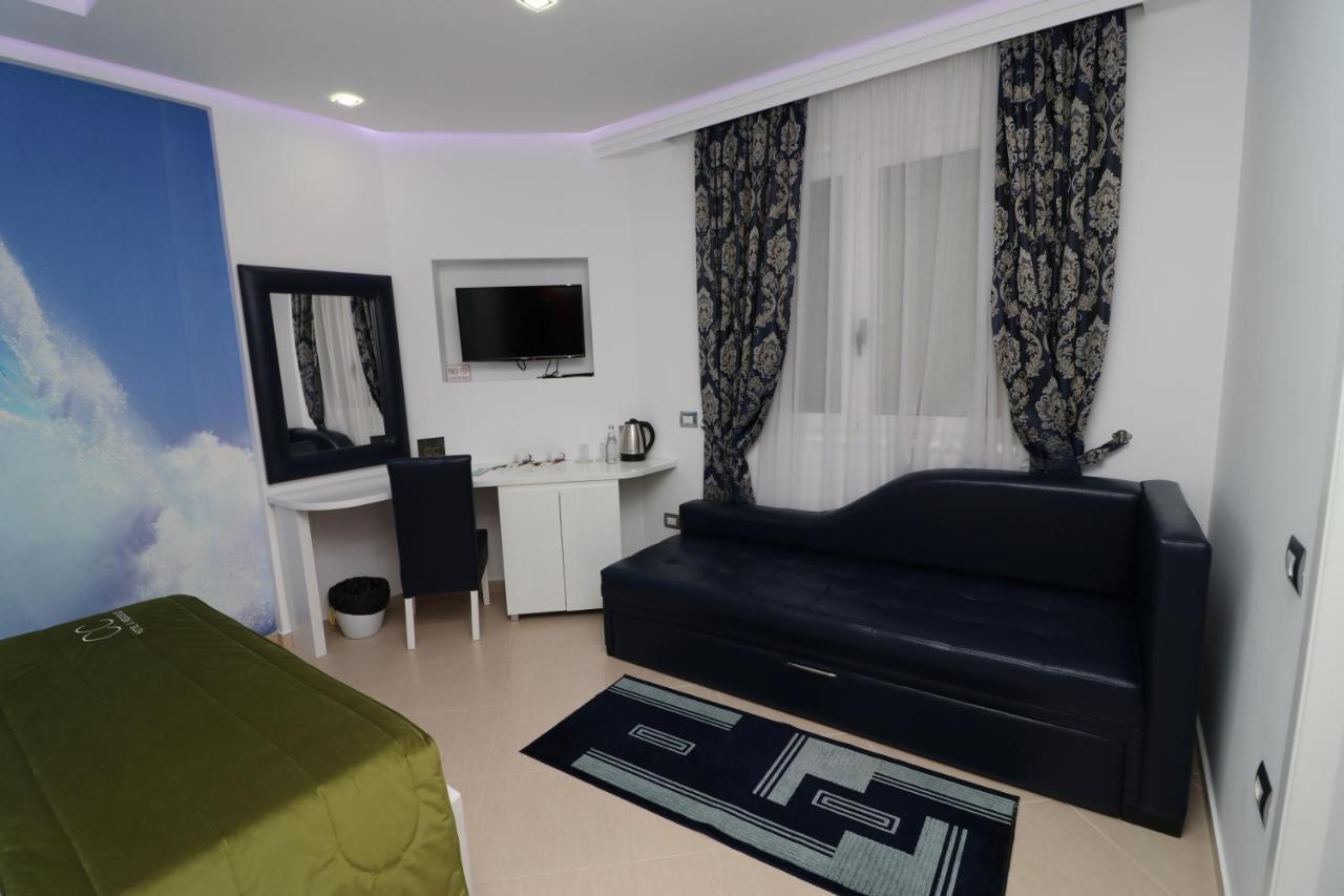 Cc Hotel & Residence Vlorë Esterno foto